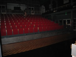 La salle avant l'arrivée des spectateurs. Un vrai petit cocon!