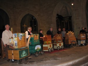 Un concert dans la cathédrale de Sarlat qui a été suivi et apprécié par plus de 300 personnes. Nous étions 5 orgues ( 4 constructions amateurs et cartons arrangeurs amateur et 1 orgue professionnel) En toute objectivité les productions amateurs étaient certainement les meilleures 